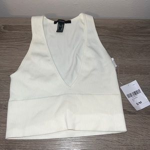 Ribbed plunge crop tank 🤍